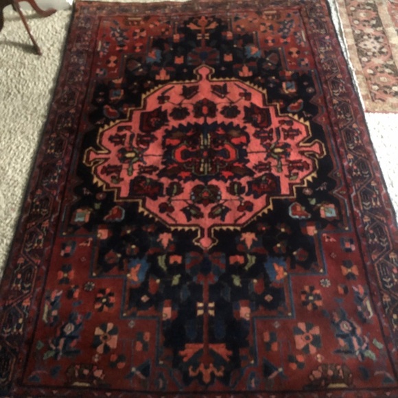 4x7 Persian rug, with coral, blue rust - Picture 2 of 2
